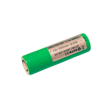 Load image into Gallery viewer, Get the Samsung 50S 21700 battery for reliable and strong charging. This battery has a capacity of 5000mAh, can discharge at 25A, and is in a flat top style. Remember to always use this battery in protected battery packs to ensure safety.
